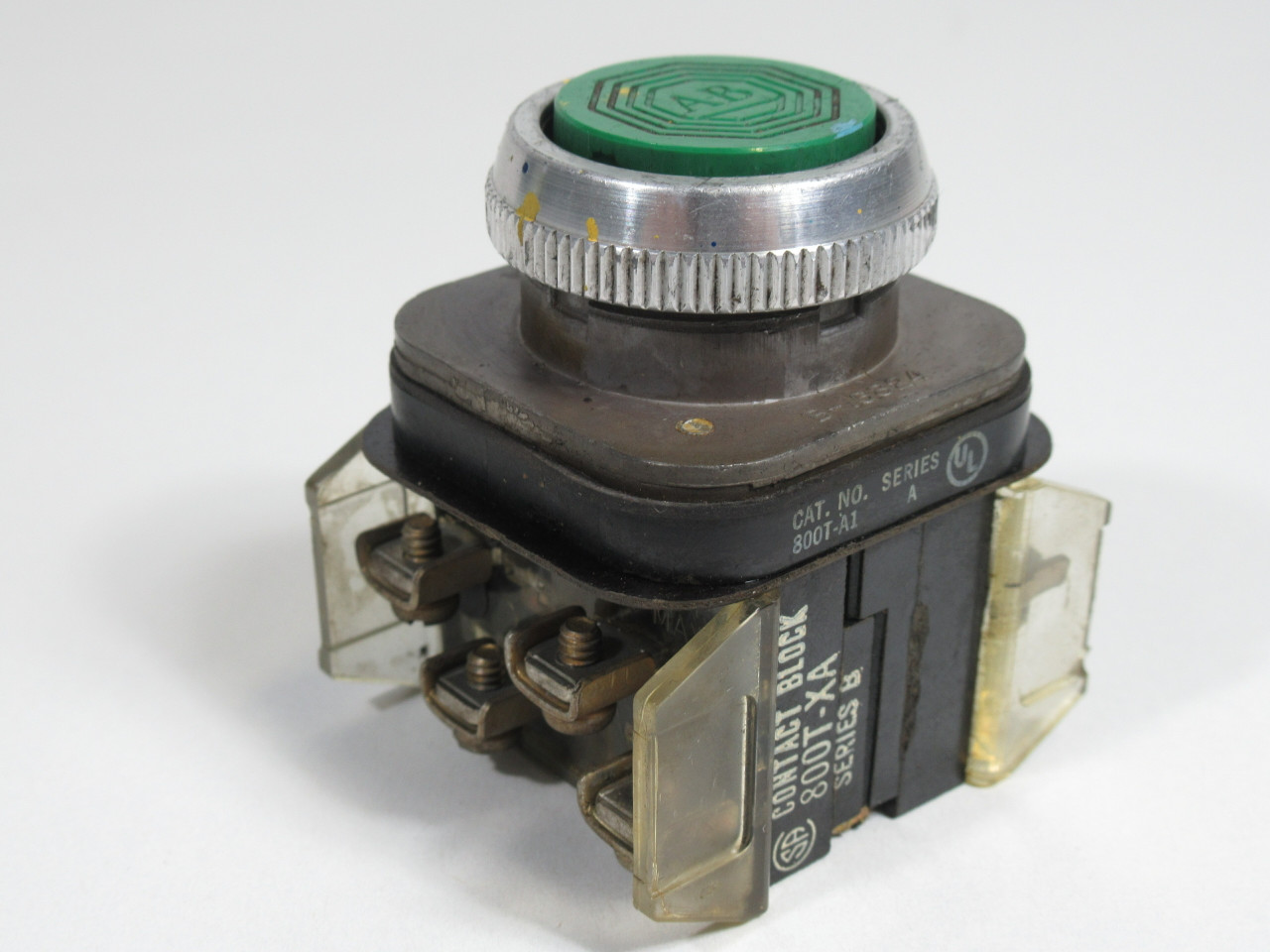 Allen-Bradley 800T-A1B Ser A Momentary Contact Push Button 2NO 2NC Black USED