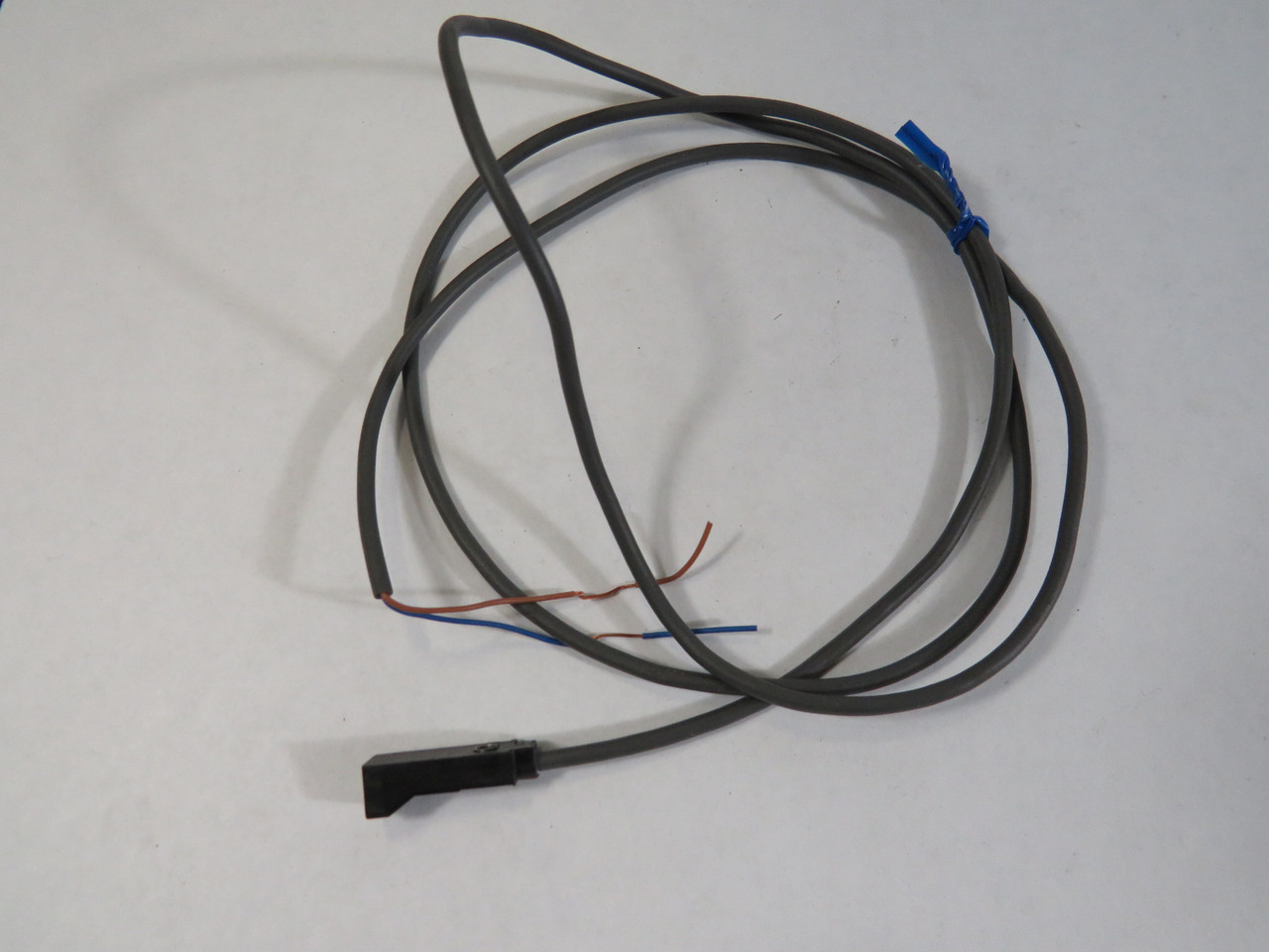 Omron E2SQ21 Proximity Sensor 2.5mm Sensing Distance 1kHz ! NEW !