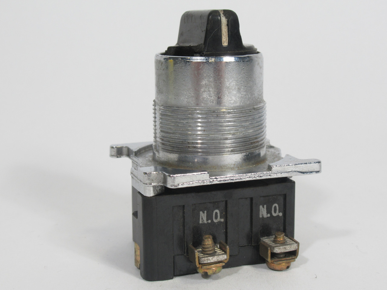 Cutler-Hammer 10250T21KB Selector Switch 3-Position 2NO No Guard SHELF WEAR USED