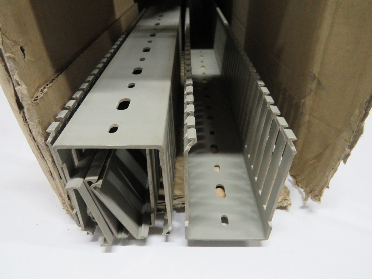 Hager DNG7505007030B Control Panel Slotted Trunking 75mmx50mmx2m 3-Pack ! NEW !