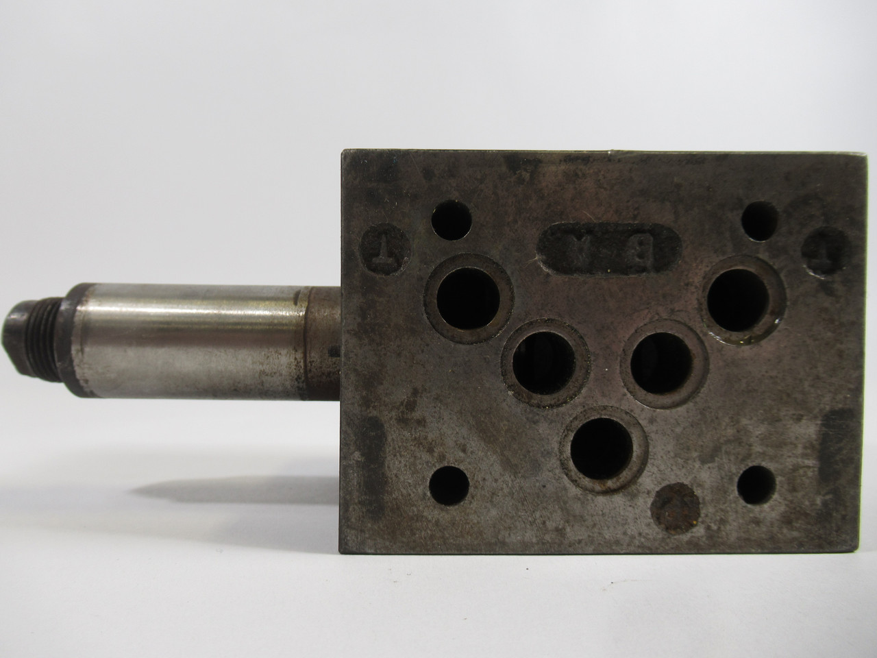 Parker D3W1B34Y-34 Directional Control Valve 110-120V 50-60Hz 3000psi USED