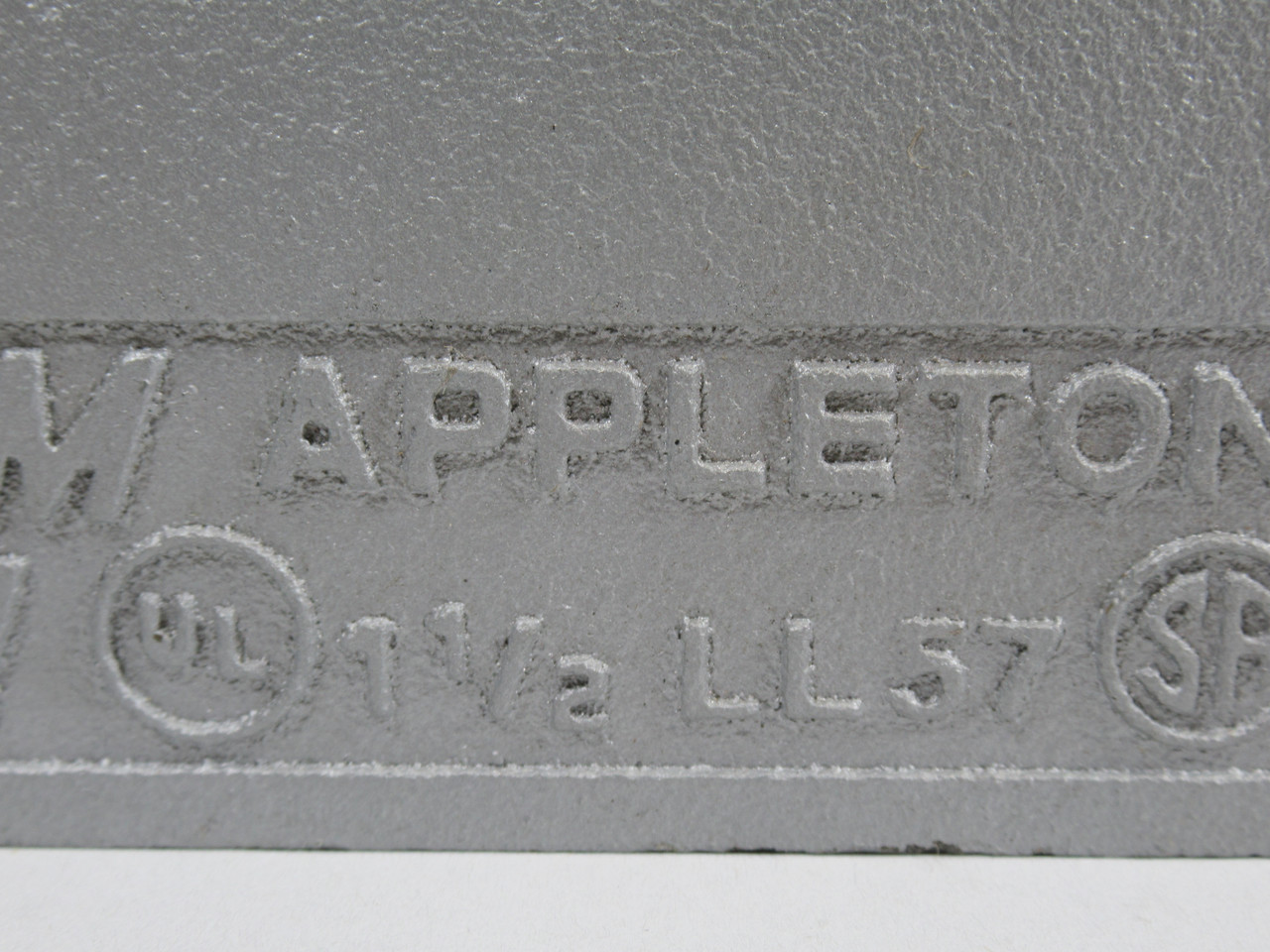 Appleton LL57 Grayloy-Iron LL Conduit Body 1-1/2" w/o Cover *Cos Dmg* ! NEW !