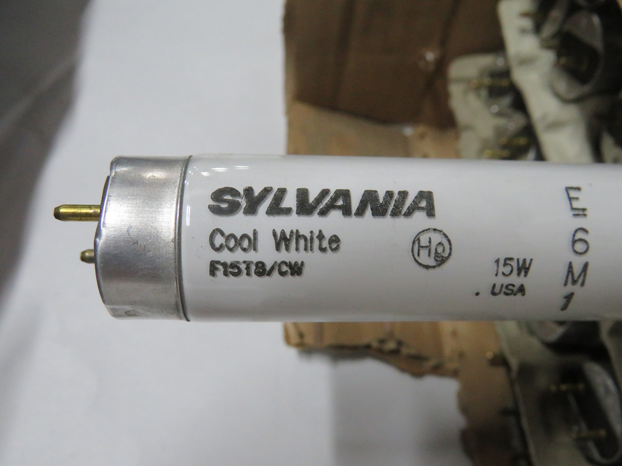 Sylvania F15T8/CW Fluorescent Lamp 17.5" 15W LOT of 23 ! NEW !
