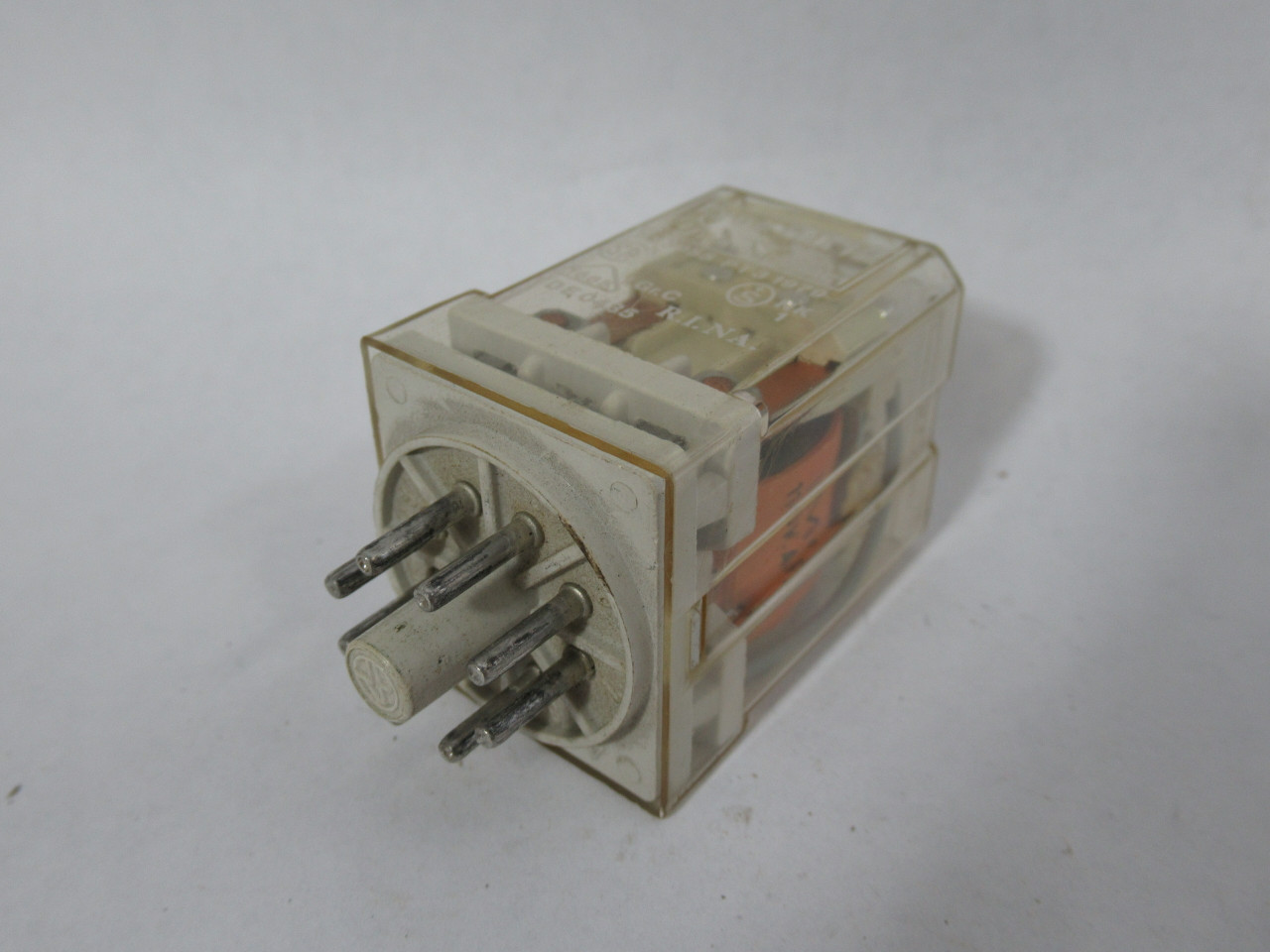 IMO 60.12 Plug-In Relay w/Indicator 10A 110VAC 250VAC 8-Pin USED