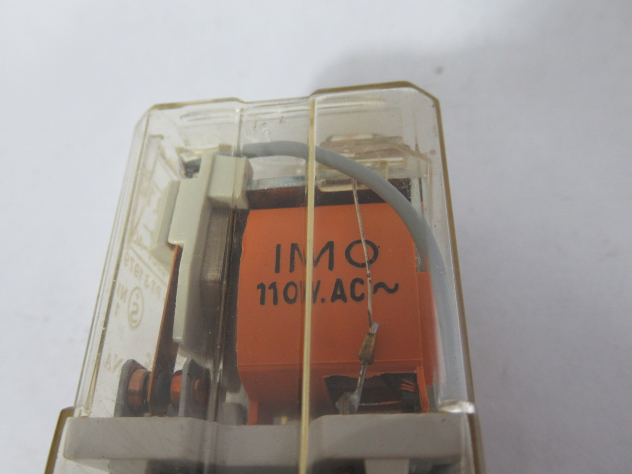 IMO 60.12 Plug-In Relay w/Indicator 10A 110VAC 250VAC 8-Pin USED