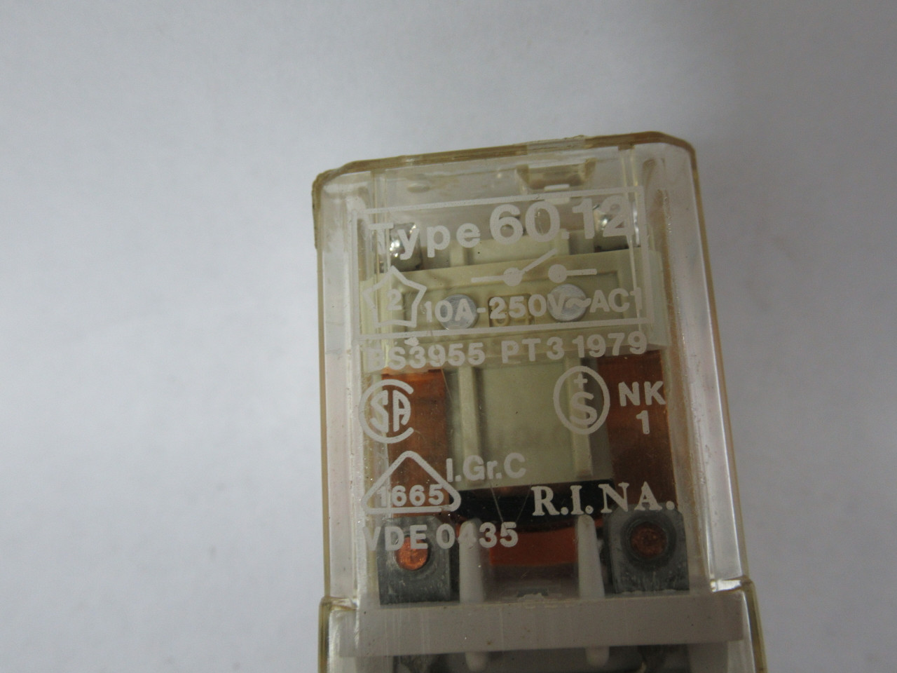 IMO 60.12 Plug-In Relay w/Indicator 10A 110VAC 250VAC 8-Pin USED