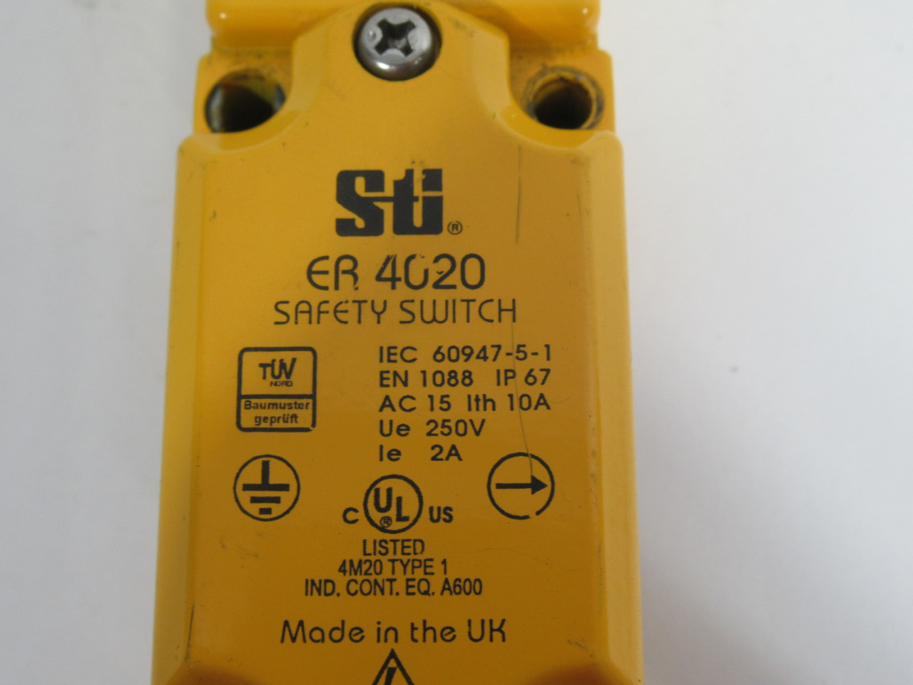 STI 44506-1010 ER4020 Safety Switch w/Broken Handle 10/2A 250V 1NO 2NC USED