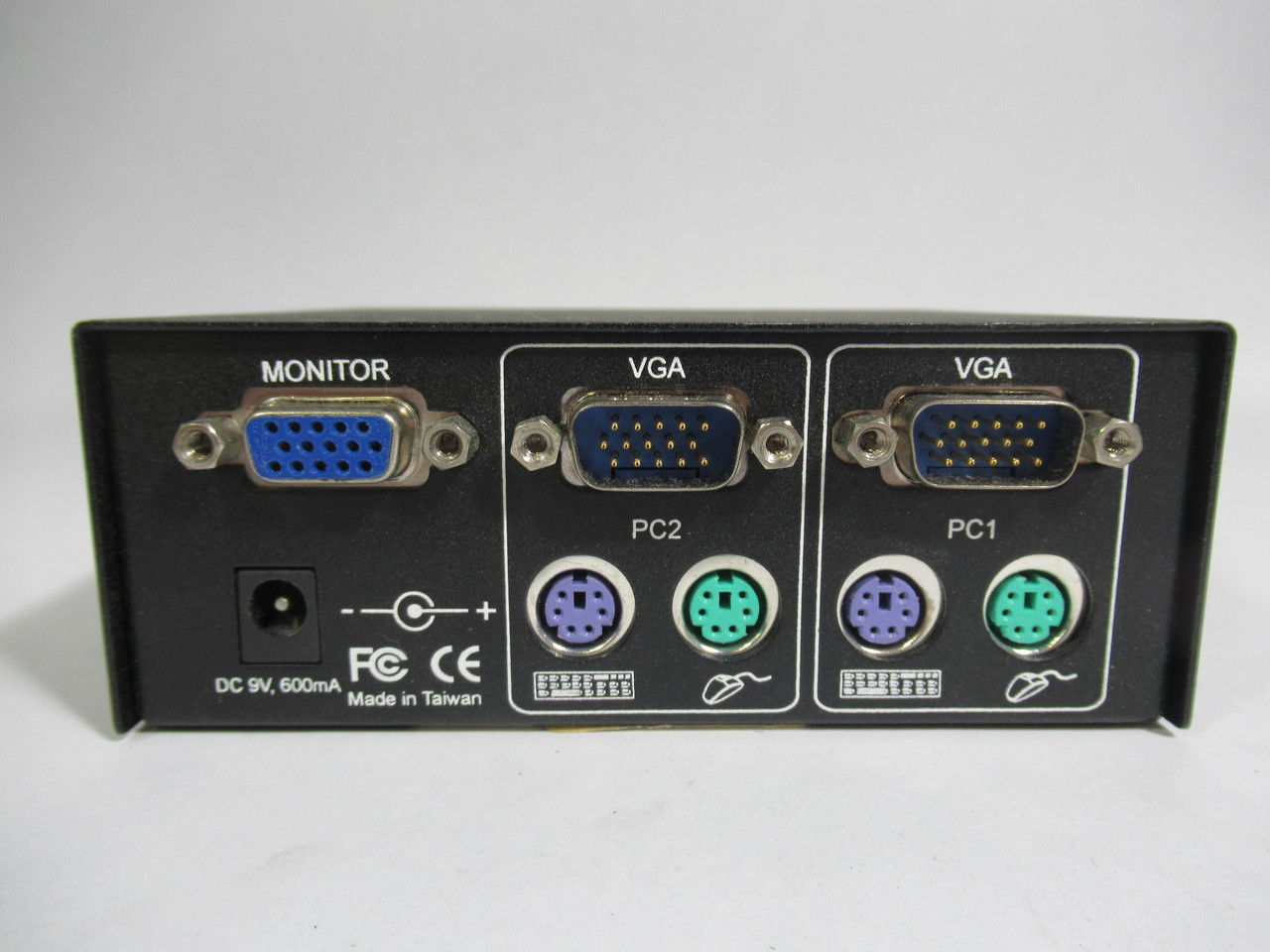 Belkin F1D092 OmniCube KVM Switch w/ F3X1835-06 Cable *Missing Screw* USED