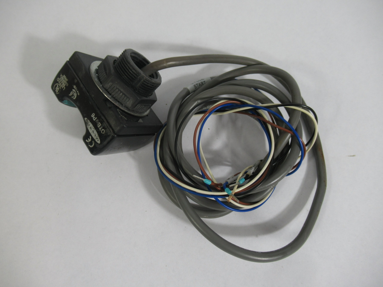 Banner OTBVP6 Momentary Action Touch Button 10-30VDC *No Cover* USED