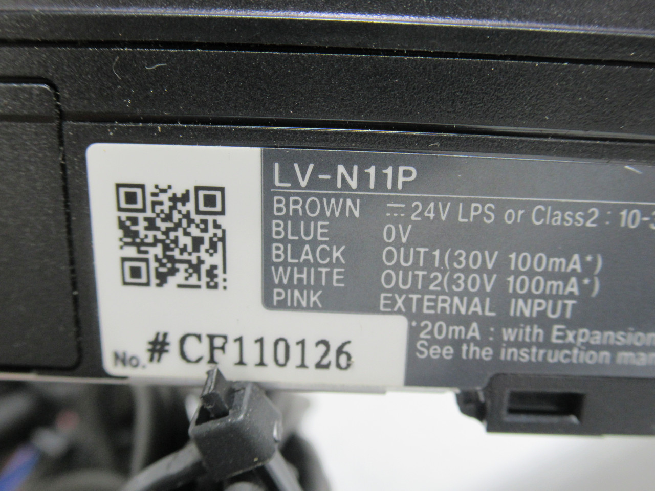 Keyence LV-N11P PNP Cable Amplifier w/ LV-NH32 Sensor Head 10-30V USED