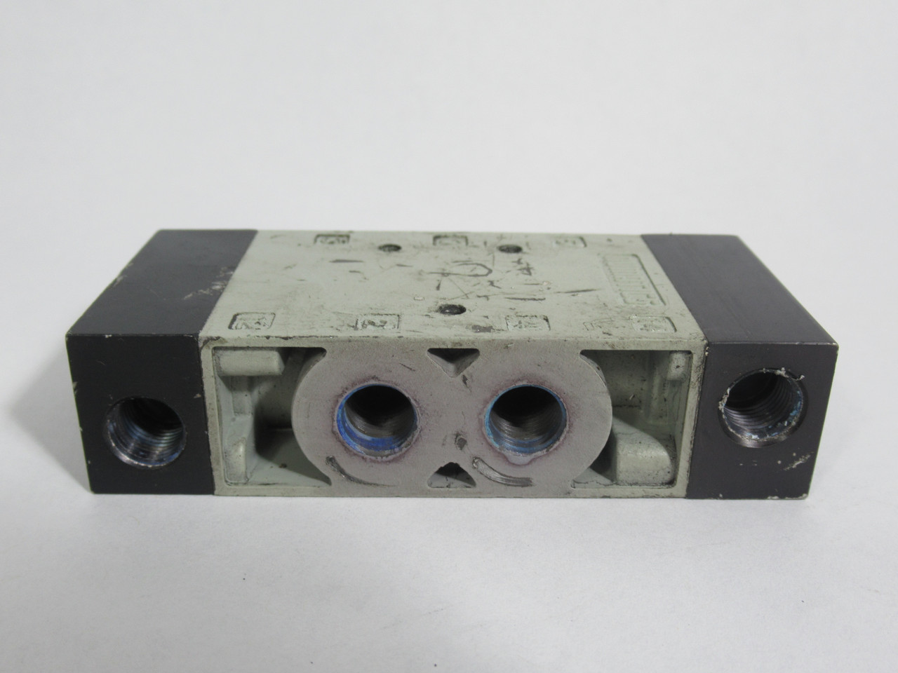 Numatics L11PP452O Double Air Pilot Valve 1/8" NPTF Port USED