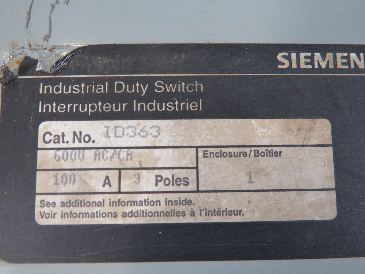 Siemens ID363 Fusible Disconnect Switch 100A 600VAC *Broken Base Clamp* USED