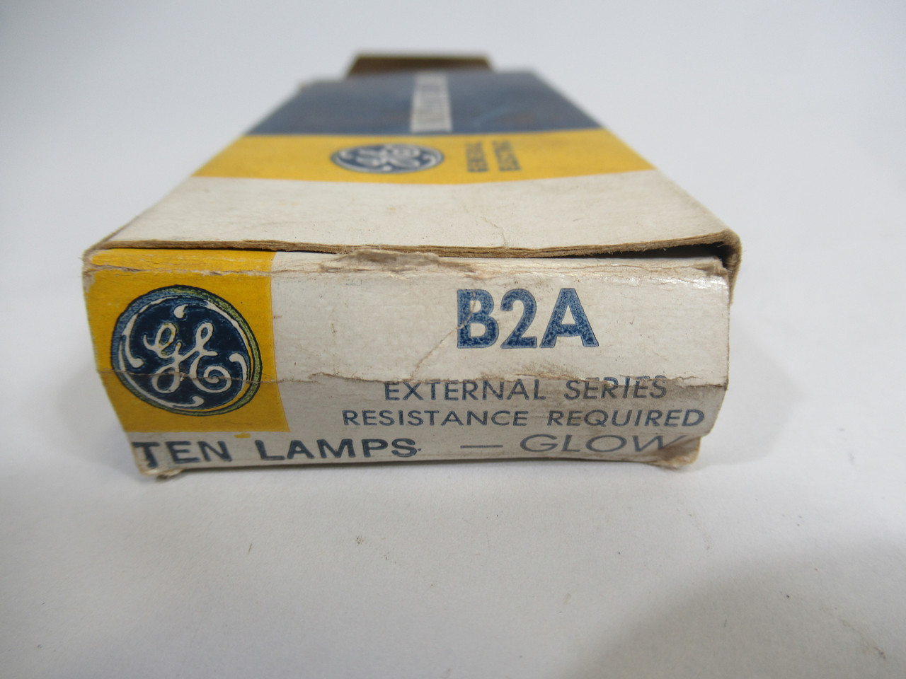 General Electric B2A Miniature Bulb 4-Pack Shelfwear ! NEW !