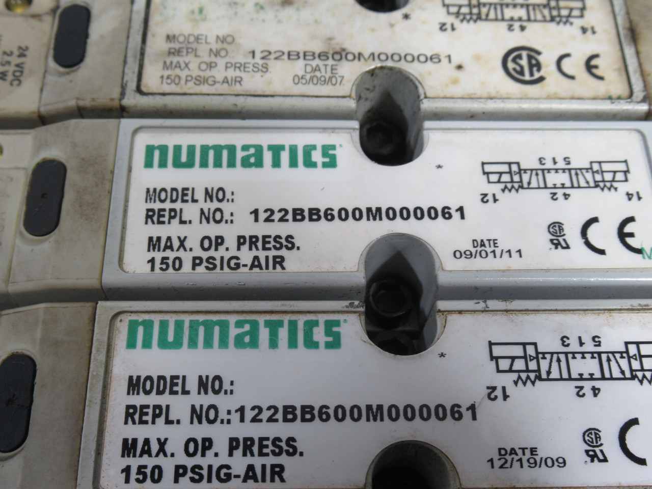 Numatics 239-1174 Solenoid Manifold Assembly C/W 4 Valves 24VDC 2.5W USED