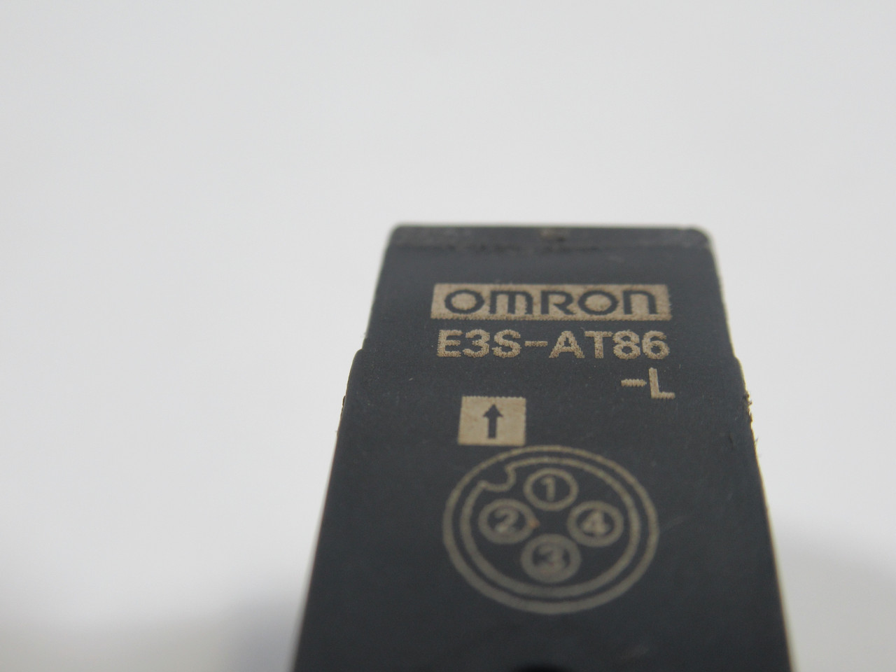 Omron E3S-AT86-L Through-Beam PNP Photoelectric Sensor Emitter 7m USED