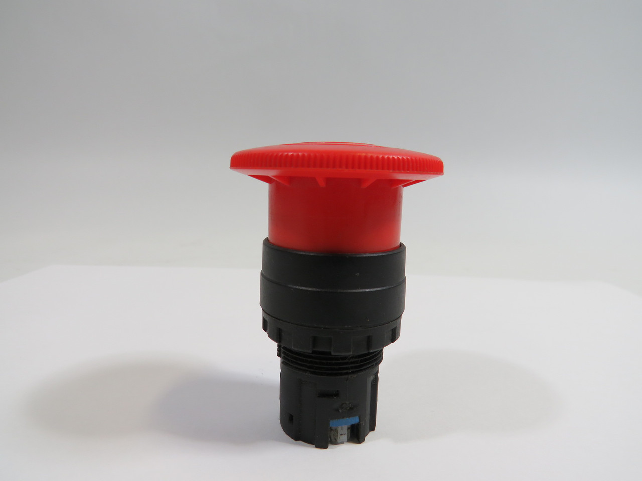 IDEC HW1B-V4R Switch Actuator 40mm Red Head; Push, Lock, Turn, Reset USED