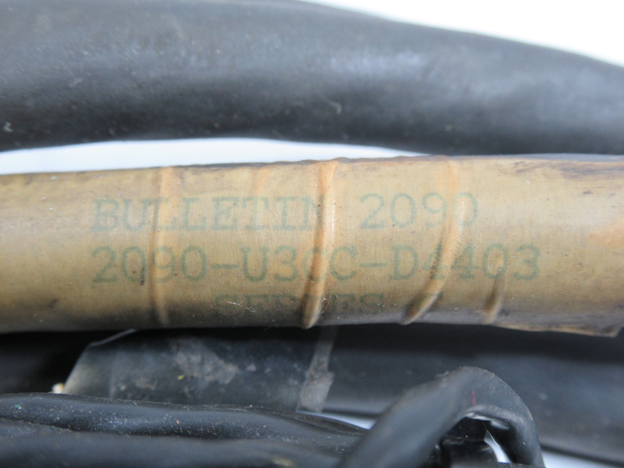 Allen-Bradley 2090-U3CC-D4403 Ser C Control Interface Cable *Bent Shell* USED