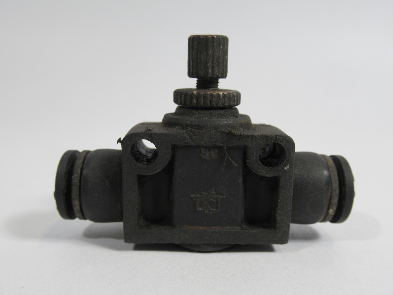 CDC NSF1/4 Flow Control Push-In Union Fitting 1/4" OD SHELF WEAR USED