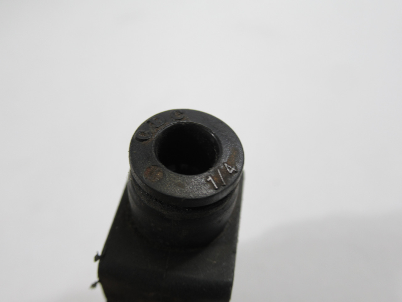 CDC NSF1/4 Flow Control Push-In Union Fitting 1/4" OD SHELF WEAR USED