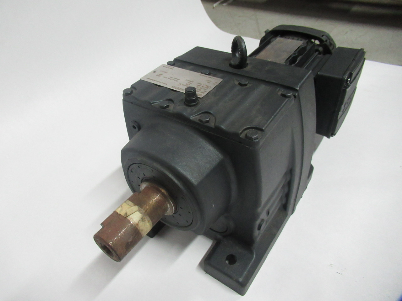 Sew-Eurodrive 0.75 HP 1690/9.2RPM C/W Gear Reducer 184.07:1 Ratio USED