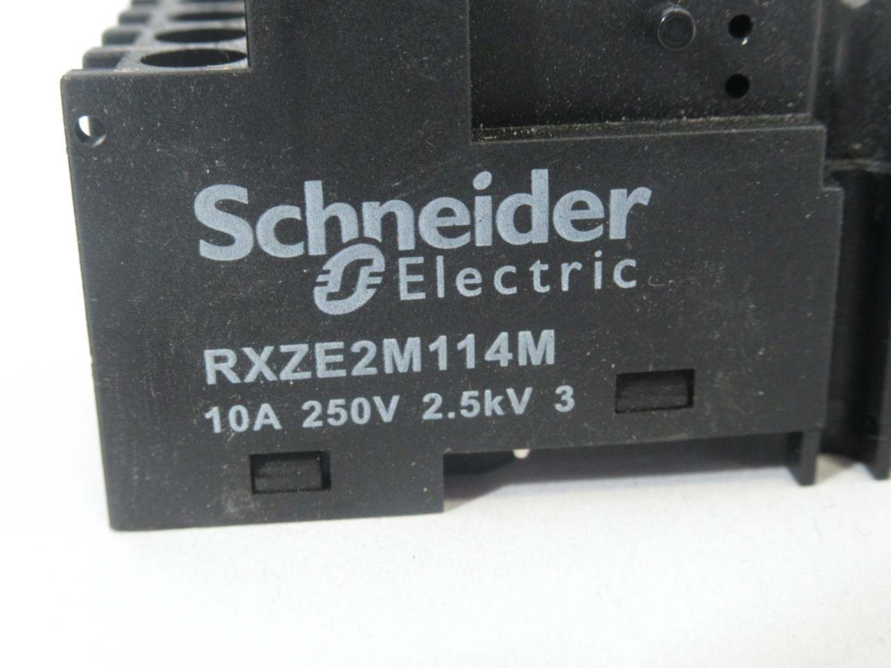 Schneider Electric RXZE2M114M Relay Socket 10A 250V 2.5kV 14 Blade USED