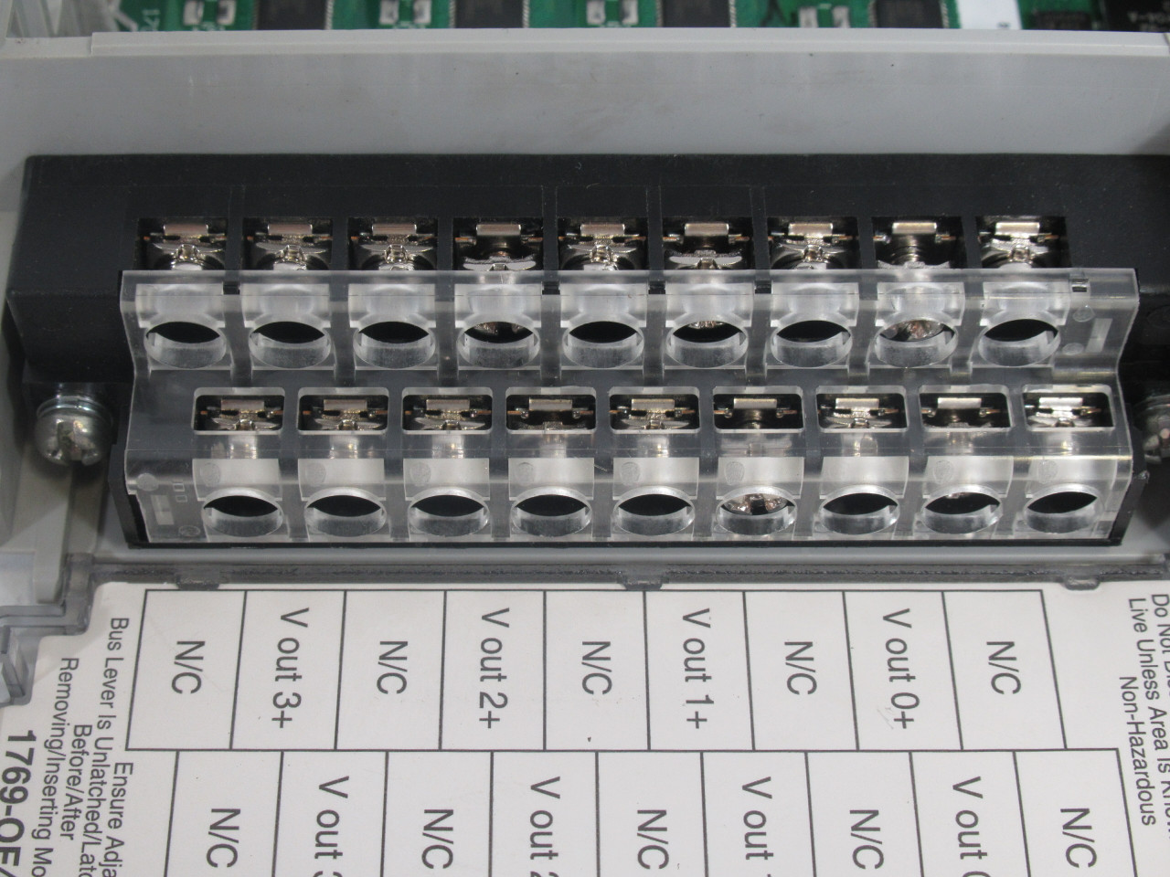 Allen-Bradley 1769-OF4VI Series A 10000121632/02 F/W 2.1 Output Module USED