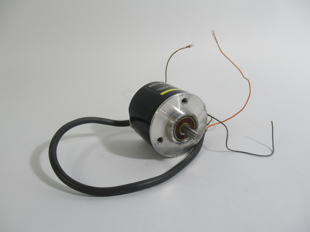 Omron E6C2-CWZ6C Incremental Rotary Encoder 5-24VDC 500P/R 9" Cable USED