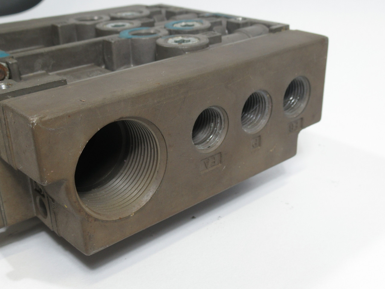 Numatics Flexiblok Pneumatic Manifold C/W Two HH-3 Valves USED