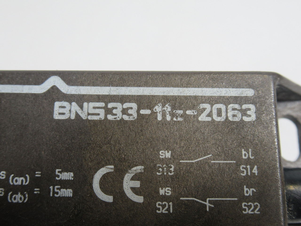 Schmersal BNS33-11Z-2063 Coded Magnet Sensor 120V 500mA 37" Cut Cable USED