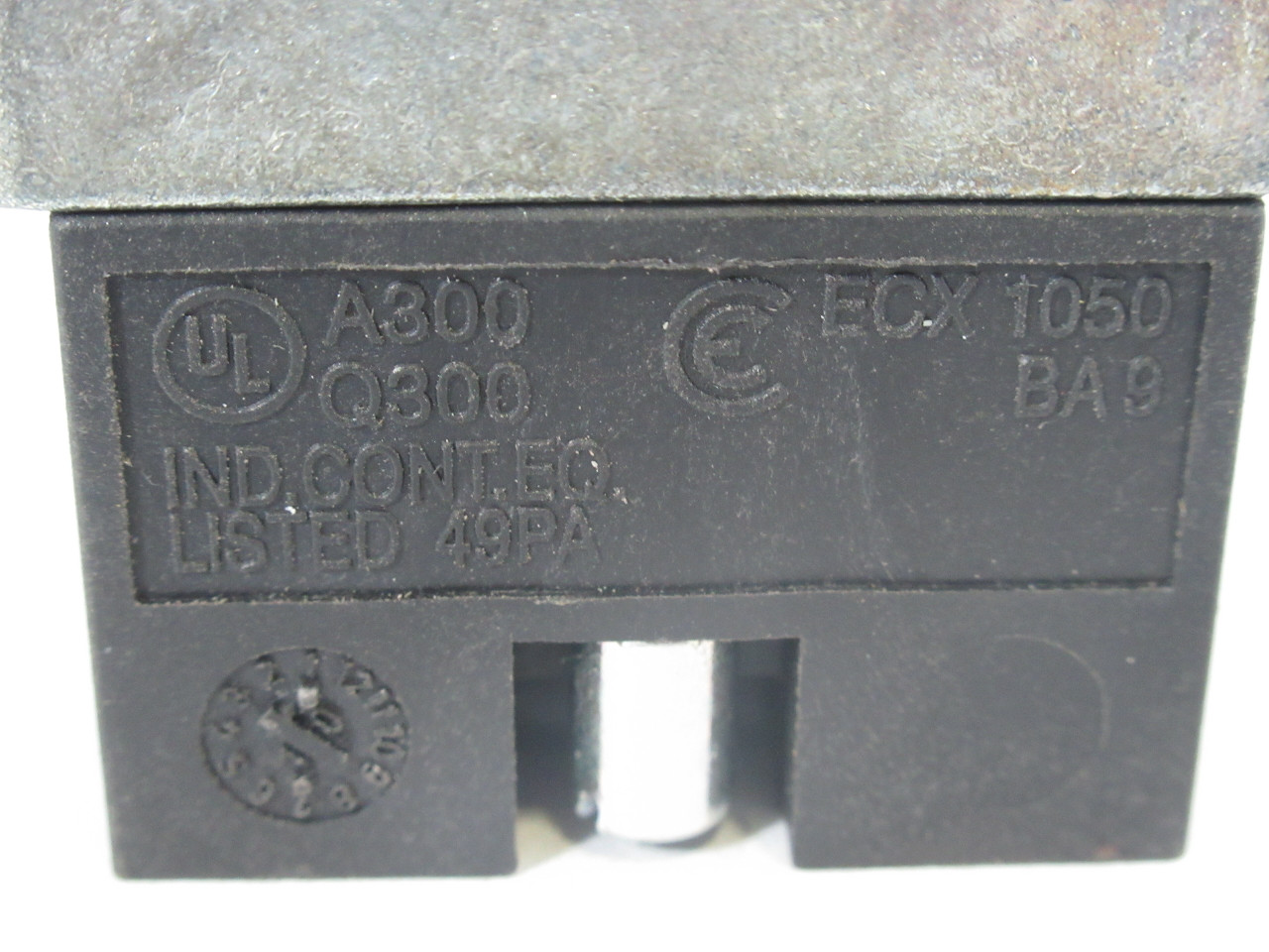 Comepi ECX1050 Push Button Lamp Base w/Mount BA9 6 400V 2.6W 250V USED