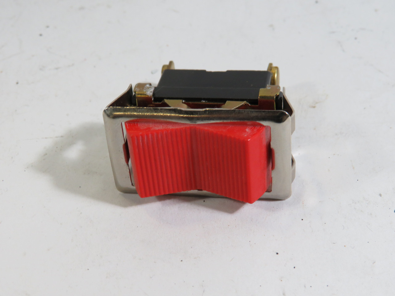 Carling TIHM5S-1C-RD-FN Momentary Rocker Switch 10A 250VAC 3/4HP USED