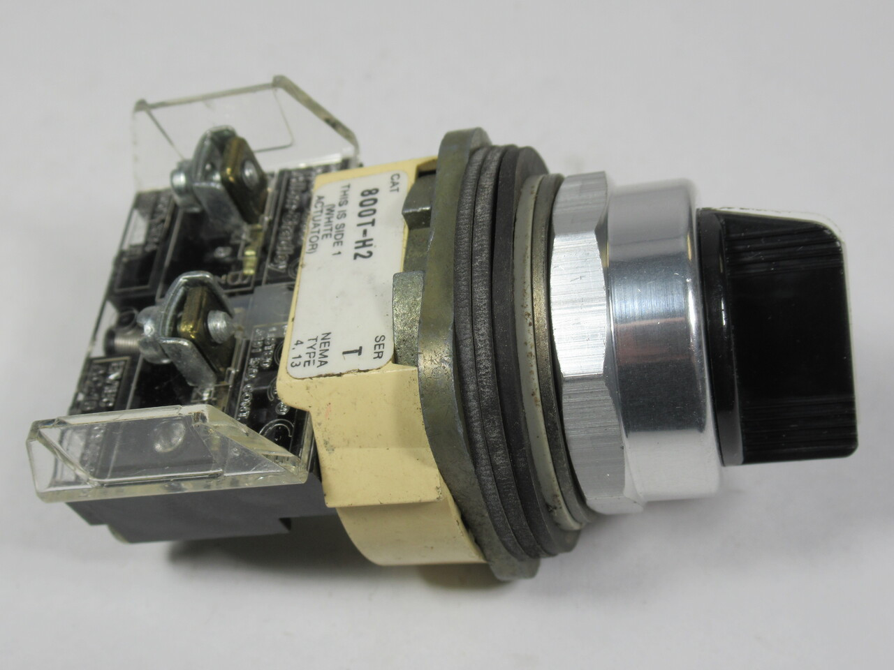 Allen-Bradley 800T-H2D4 Series T 2-Position Selector Switch 1NCLB USED