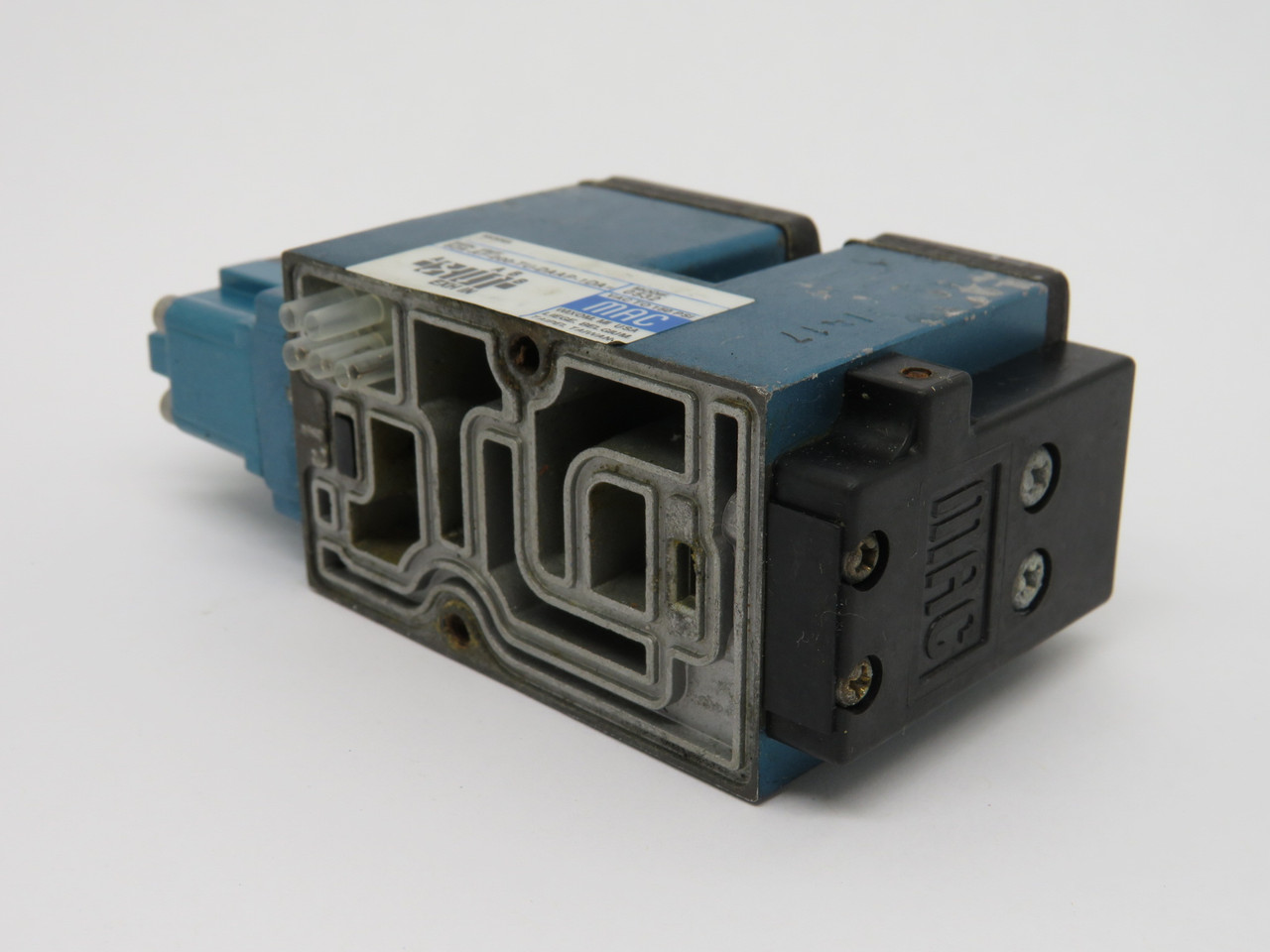 MAC 82A-AF-000-TU-DAAP-1DA Valve C/W TU-DAAJ-1DA 120/110V Coil *Rust* USED