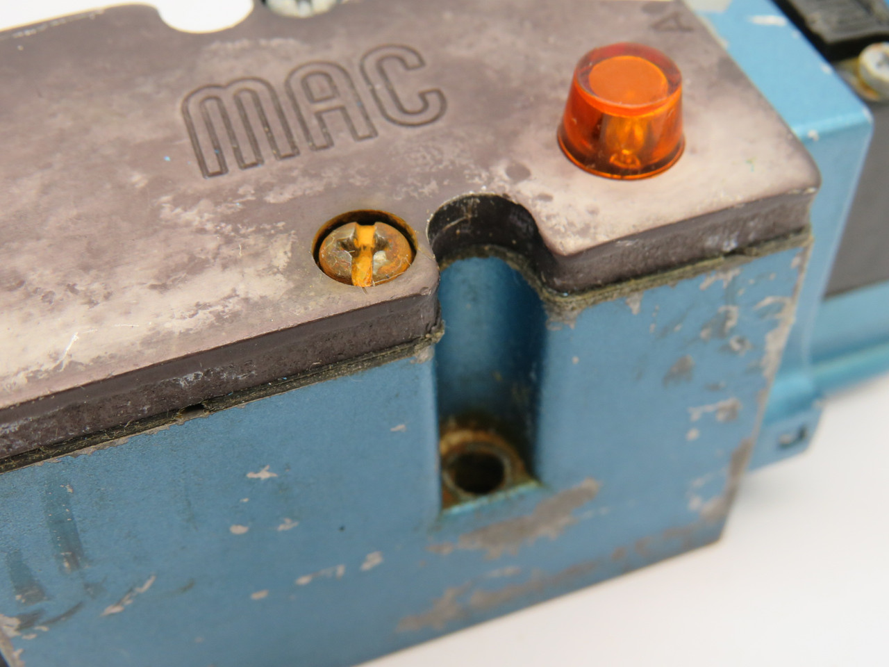 MAC 82A-AF-000-TU-DAAP-1DA Valve C/W TU-DAAJ-1DA 120/110V Coil *Rust* USED