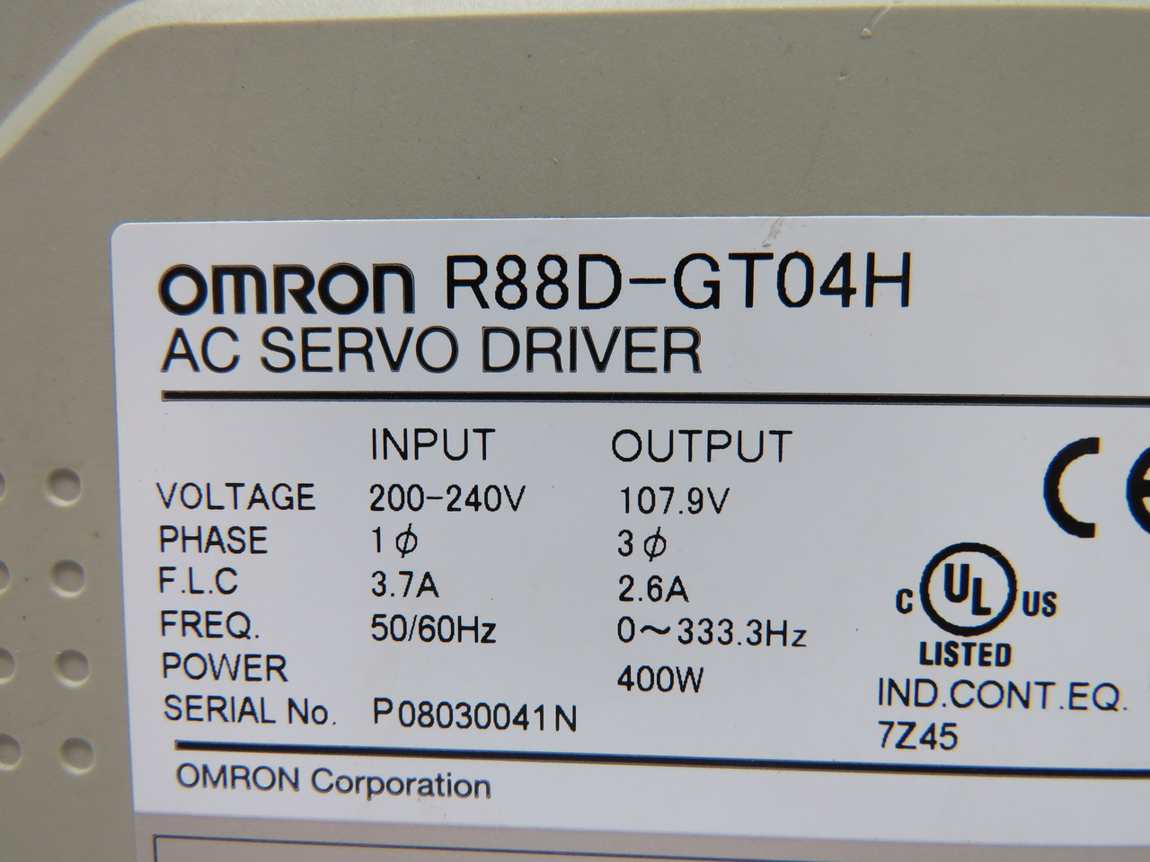 Omron R88D-GT04H AC Servo Drive 400W 3Ph 107.9V 2.6A 0-333.3Hz *Dmg* USED