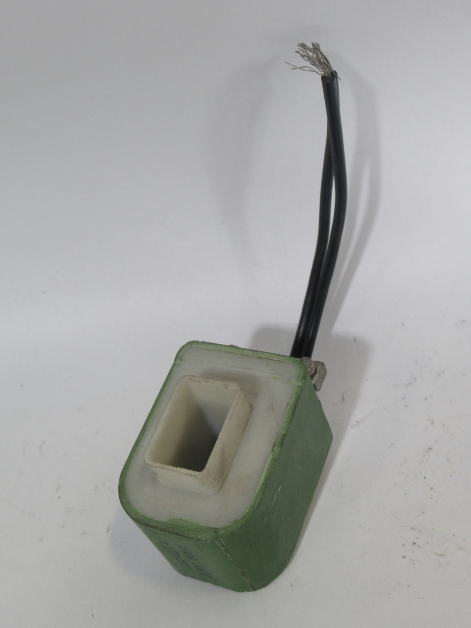 General Electric 15D4G14 Solenoid Coil 115V@60Hz *Cosmetic Damage* USED