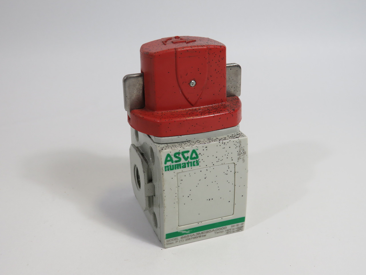 ASCO Numatics 8651A3M020A0000 Shut-Off Valve 1/4"NPTF 3/2 SHELF WEAR USED