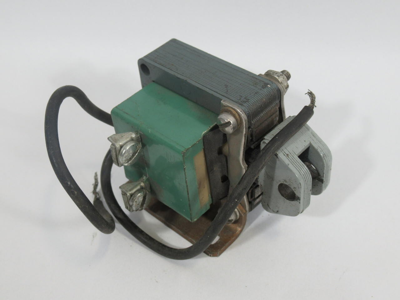 General Electric CR9500A100B32A Solenoid Coil 24V@60Hz 1" Stroke USED