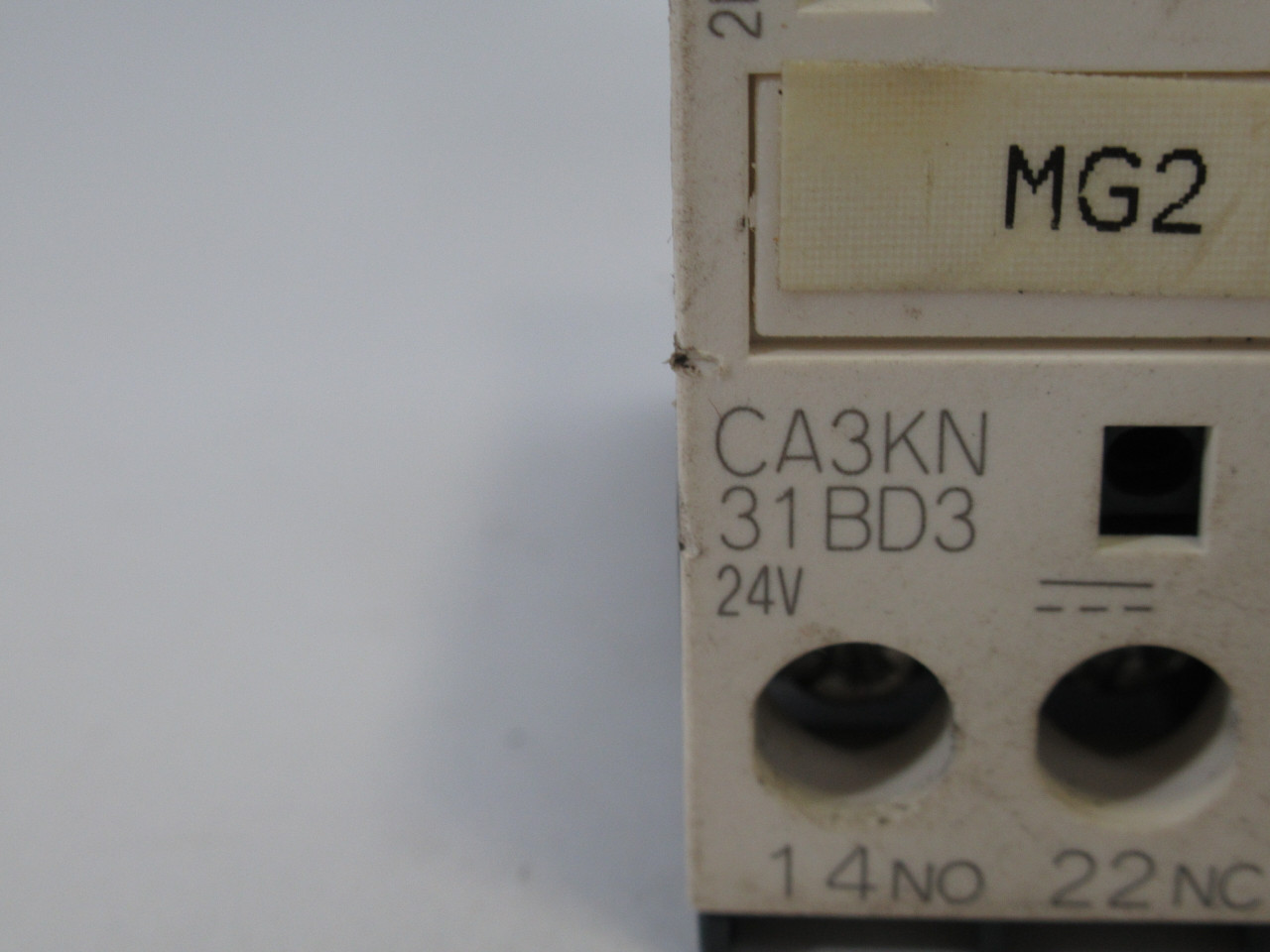 Schneider Electric CA3KN31BD3 Control Relay 24V *Cosmetic Damage* USED