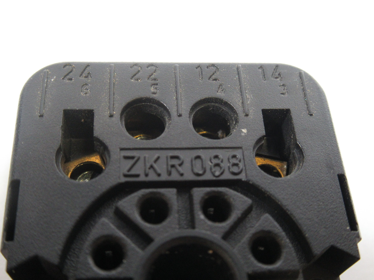 Elesta ZKR088 Relay Base 380V 10A USED