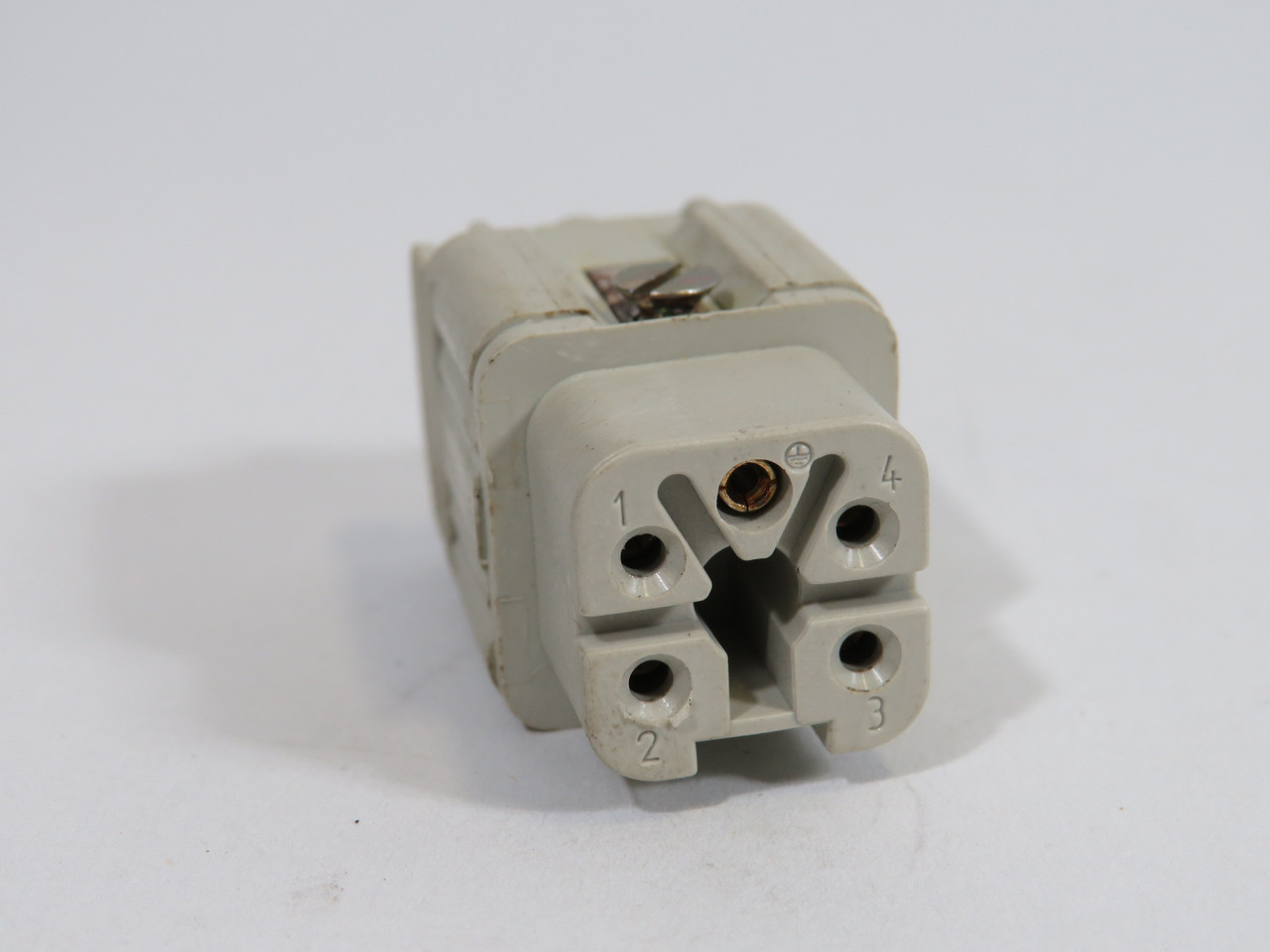 Epic 10432000 HA-4 BS Screw Termination Receptacle 600V 10A USED