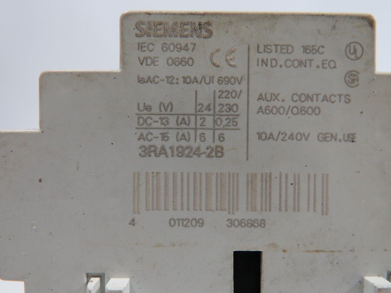 Siemens 3RA1924-2B Mechanical Interlock 240V 10A *Chipped* USED