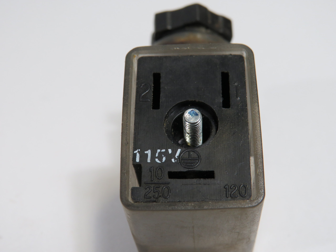 MPM 120 Solenoid Valve Connector 115V Clear USED