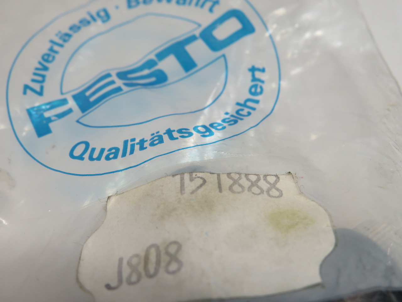 Festo 151888 GRLA-1/4-QS-6 Flow Control Valve ! NWB !