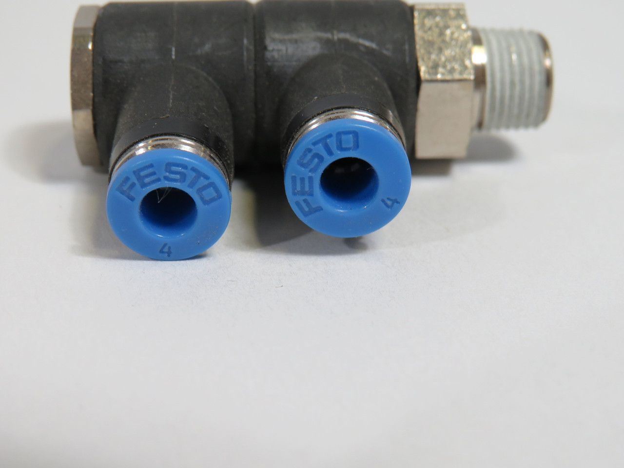 Festo 153211 QSLV2-1/8-4 Multiple Distributor R1/8 Thread x 4mm Tube OD ! NOP !