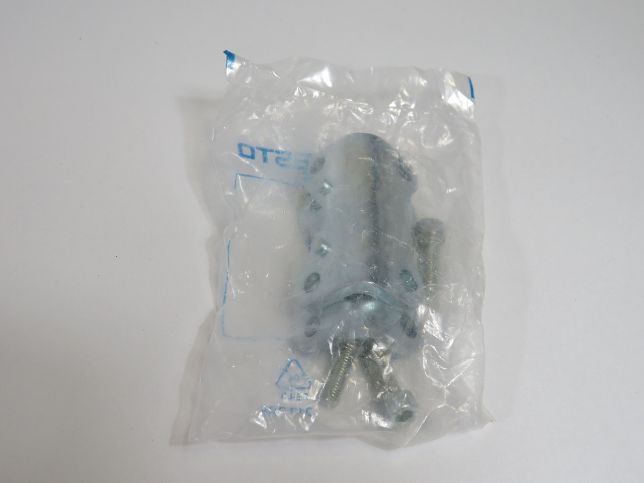Festo 150732 HP-32 Pneumatic Cylinder Foot Mounting ! NWB !