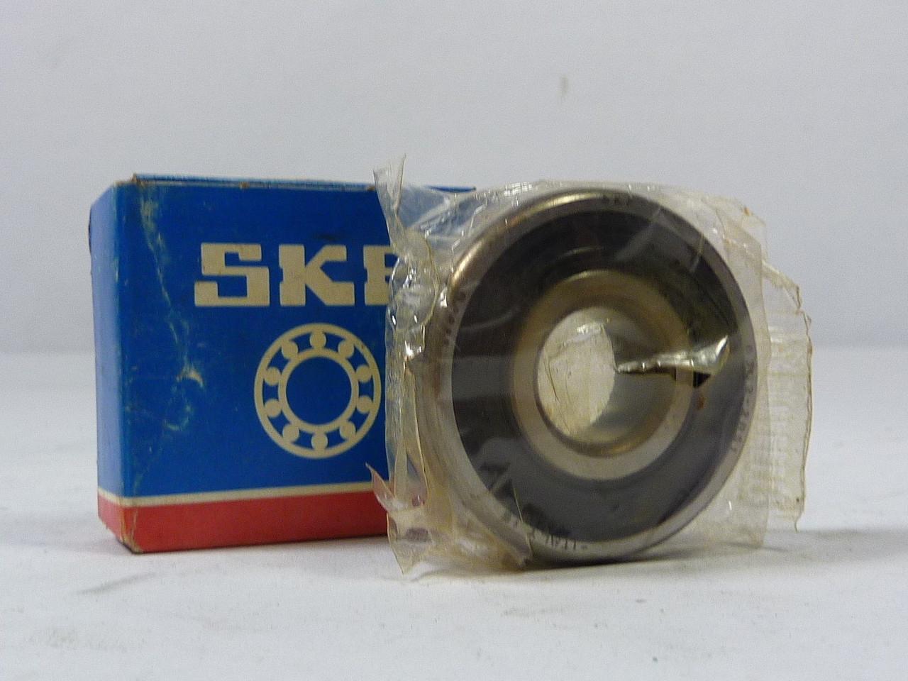 SKF 6302-2RS1 Single Row Ball Bearing ! NEW !