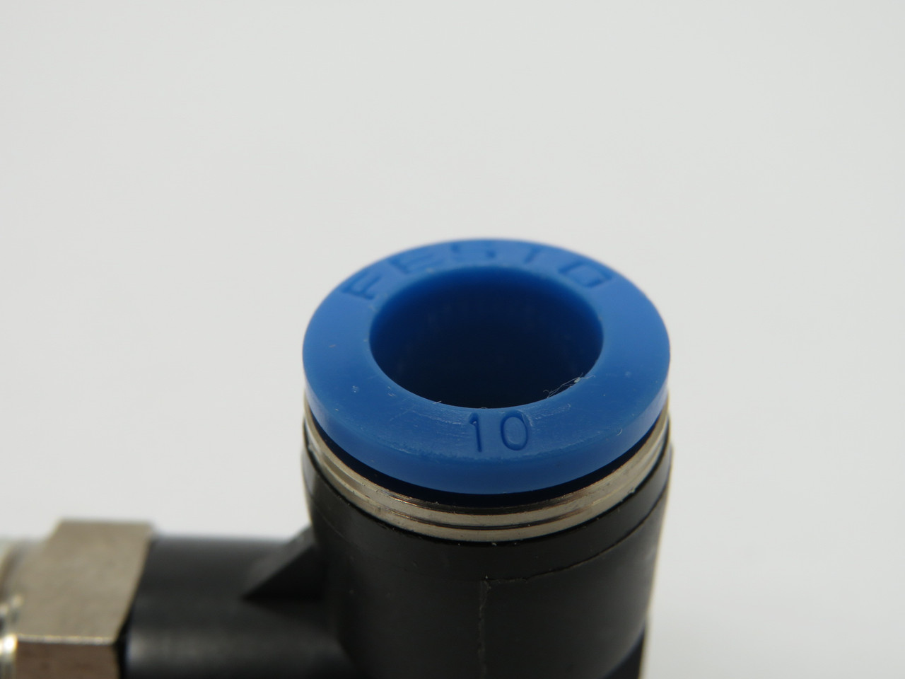 Festo 153052 QSL-3/8-10 Push-In L-Fitting R3/8 Thread 10mm Tube OD ! NOP !