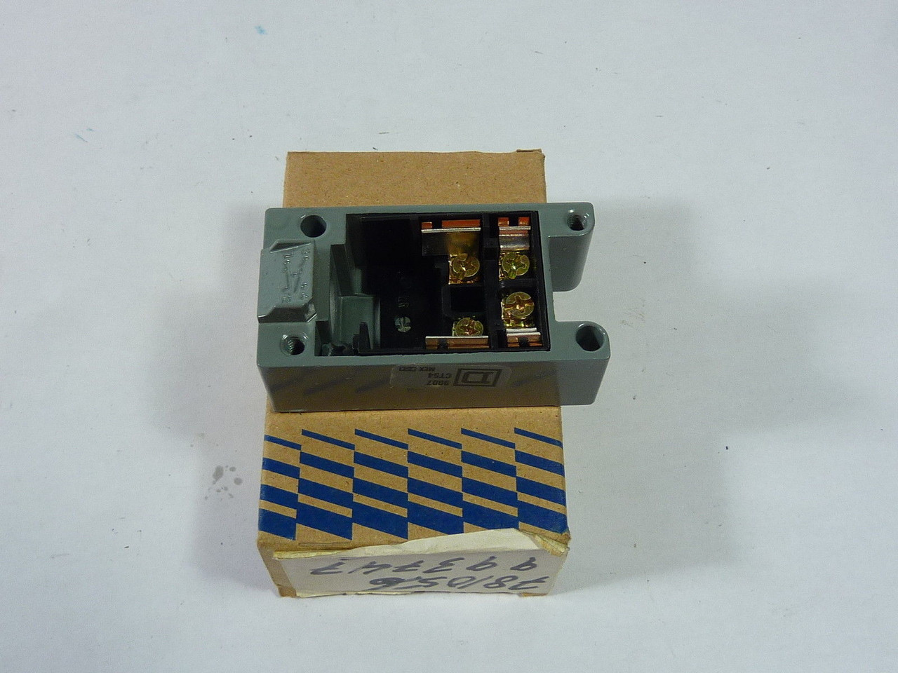 Square D 9007CT54 Limit Switch Receptacle ! NEW !