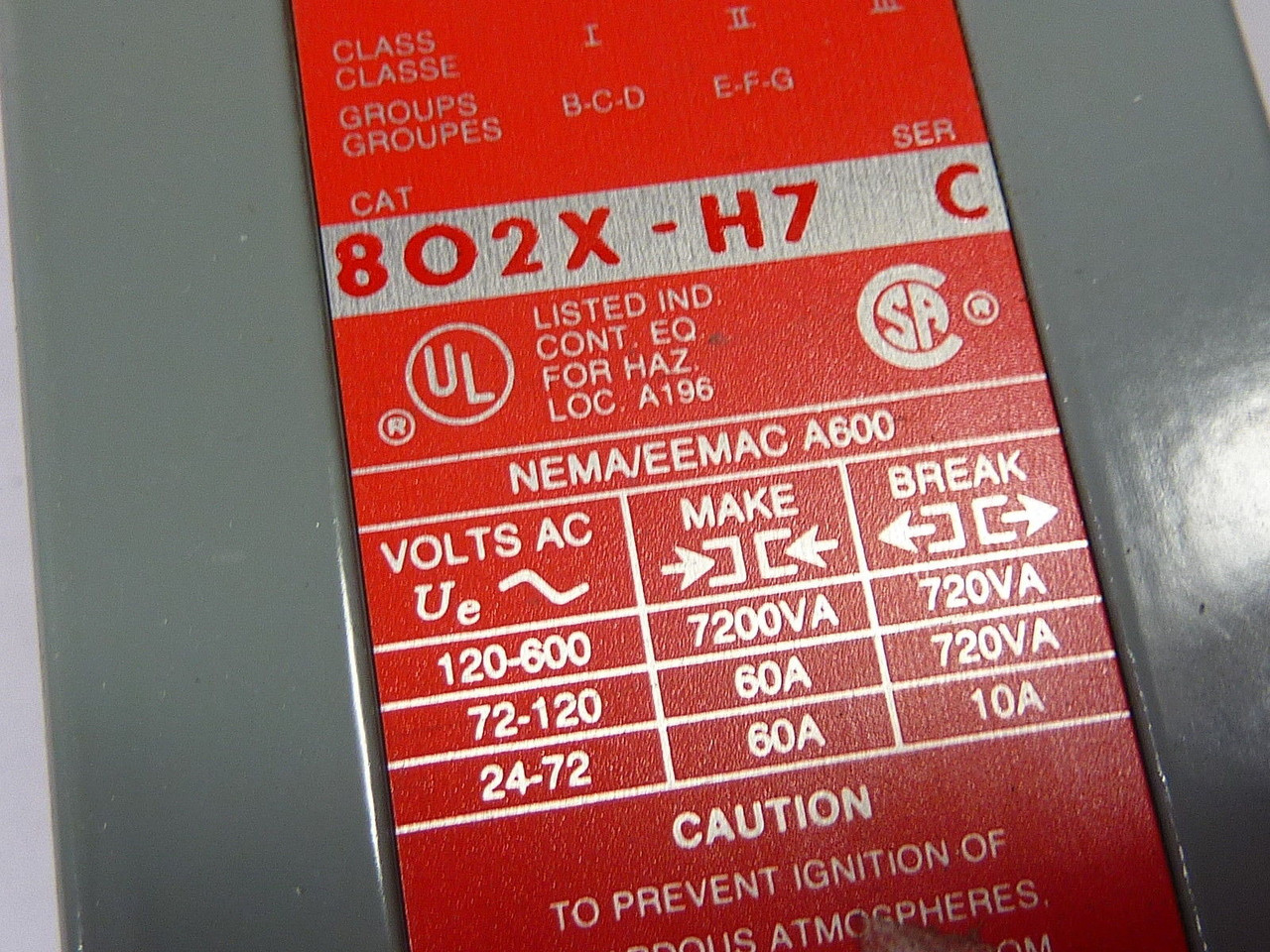 Allen-Bradley 802X-H7 Limit Switch 600VAC 10A C/W Z-21382 Operator Head USED